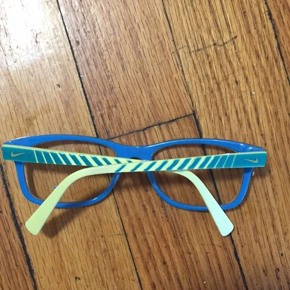 Nike - Picture 4 of 8